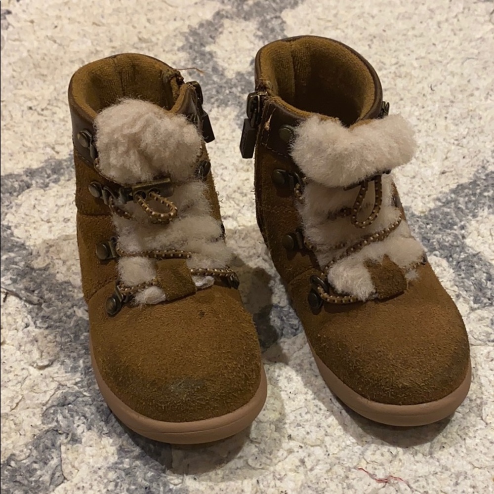 Ugg T Ager boot little girls toddler size 7/23.5